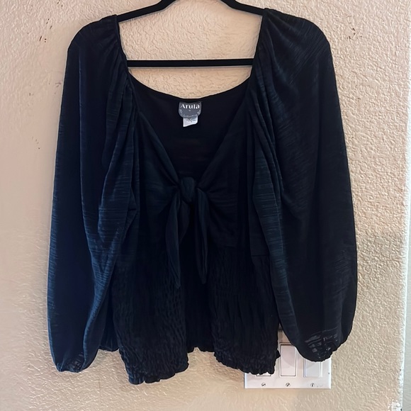 ARULA Tops - Nwot black top